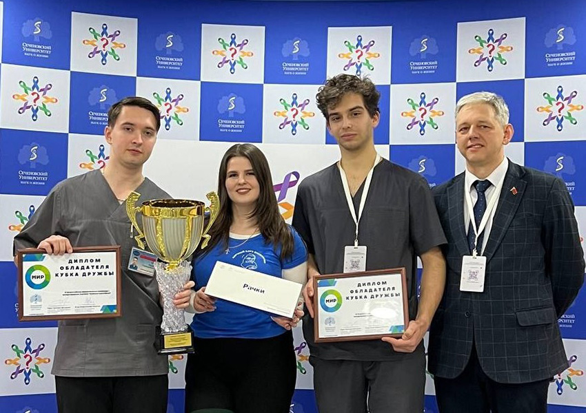 Кубок победителя международного этапа олимпиады по онкологии впервые привезен из Москвы в Минск