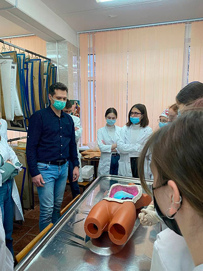 Мастер-класс по трансплантации печени на заседании студенческого научного кружка кафедры нормальной анатомии