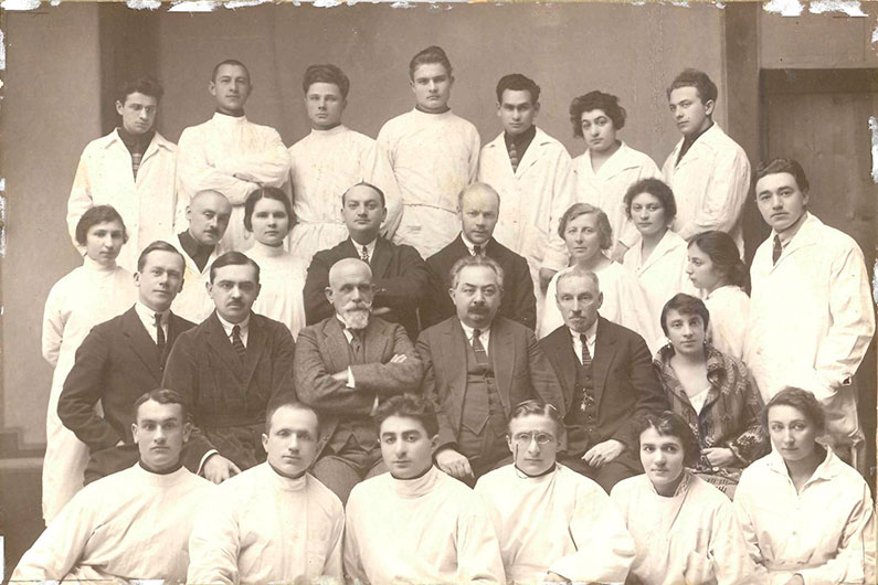 1924 слайд 2 Организована кафедра госпитальной терапии медицинского факультета БГУ