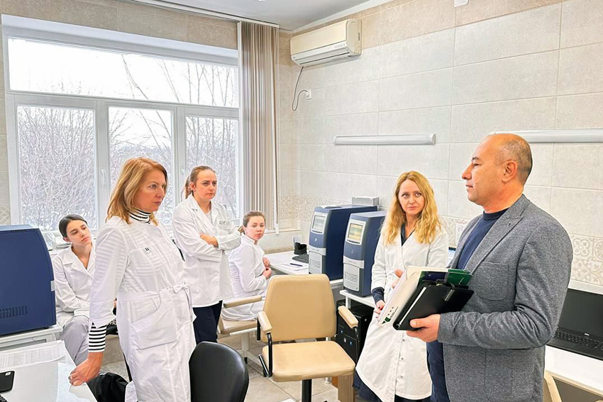 Опытом оказания помощи пациентам дерматовенерологического профиля поделились с узбекскими коллегами преподаватели кафедры кожных и венерических болезней