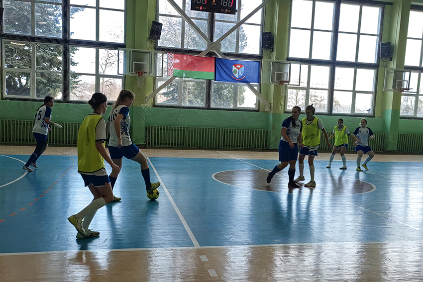 Соревнования по мини-футболу среди женских команд в группе «Б»