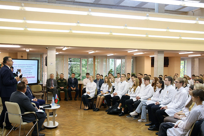 Министр здравоохранения Беларуси встретился с сотрудниками и студентами ведущего медицинского университета