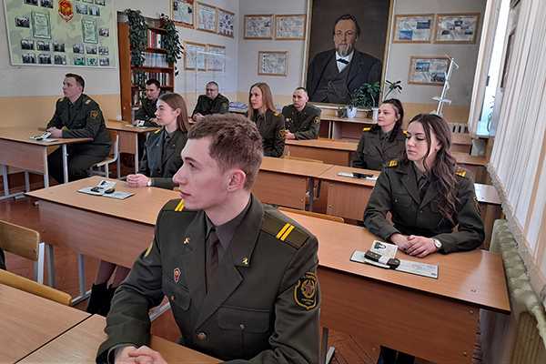 Екатерина иванова прапорщик герой. Екатерина иванова герой спецоперации. Старшая прапорщица медицинской службы. Екатерина иванова герой спецоперации. Фельдшер полка.