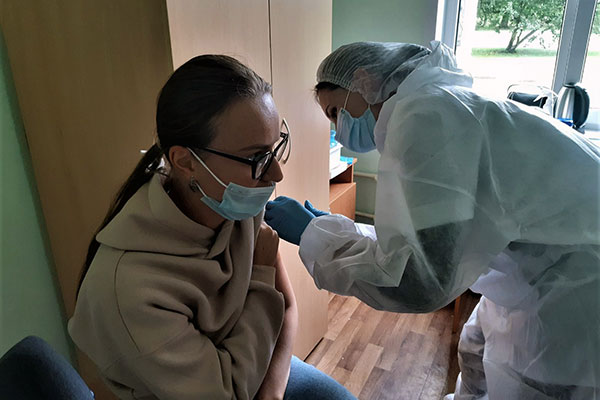 Пункт вакцинации от коронавируса начал действовать в 6-м общежитии БГМУ