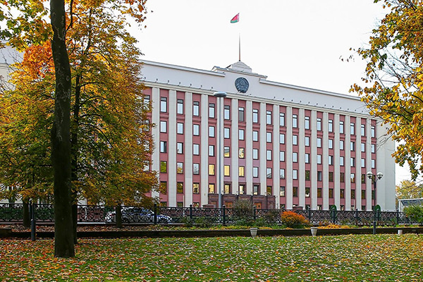 Глава Администрации Президента Беларуси направил поздравление коллективу ведущего медицинского учреждения высшего образования