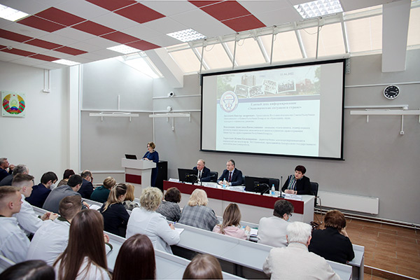 Сенатор Виктор Лискович принял участие в диалоговой площадке в ведущем медицинском университете