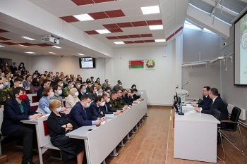 Министр здравоохранения Беларуси Дмитрий Пиневич полтора часа общался с коллегами в БГМУ