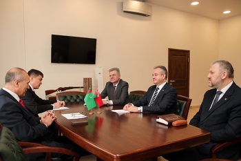 Чрезвычайный и Полномочный Посол Туркменистана в Республике Беларусь нанес визит ректору Белгосмедуниверситета