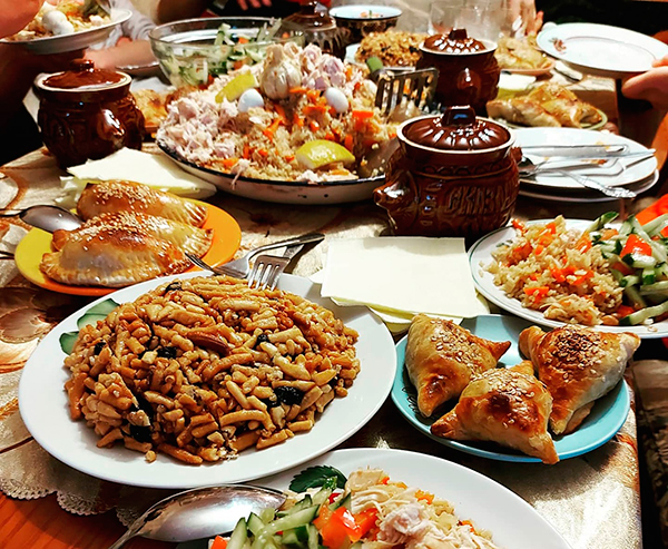 Традиции таджикской кухни. Национальная еда Таджикистана. Таджикская Национальная кухня. Национальное блюдо таджиков. Таджикская кухня национальные блюда.