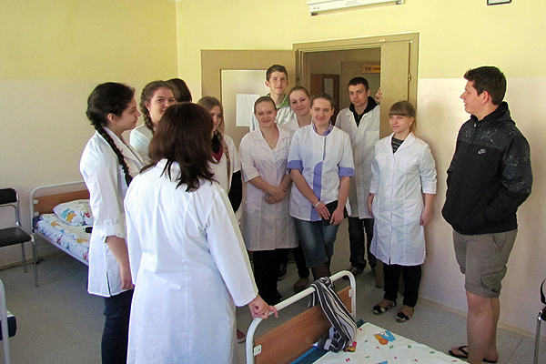 Детская краевая больница красноярск киренского 2а. Палаты в краевой больнице барнаул. Краевая клиническая детская больница барнаул. Краевая клиническая больница барнаул ляпидевского. Краевая платное отделение красноярск.