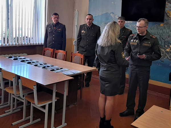 Фельдшер - начальник медицинского пункта. Девушка прапорщик. Екатерина иванова прапорщик фельдшер. Фельдшер мичман. Екатерина иванова прапорщик фельдшер.