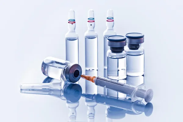 Первые вакцины от COVID-19.