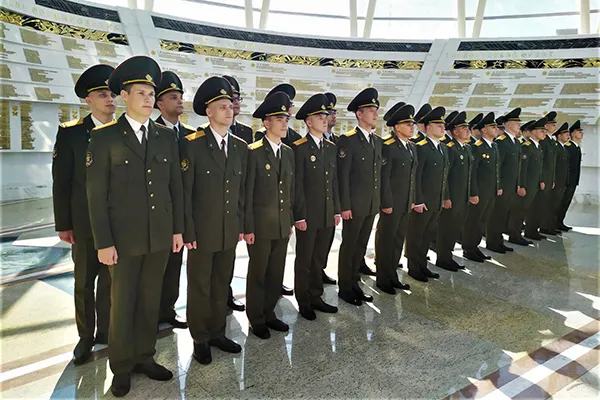 Здравия желаем, товарищи старшие лейтенанты медицинской службы!