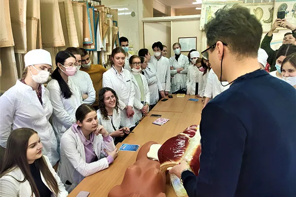 Мастер-класс по трансплантации почки для будущих врачей