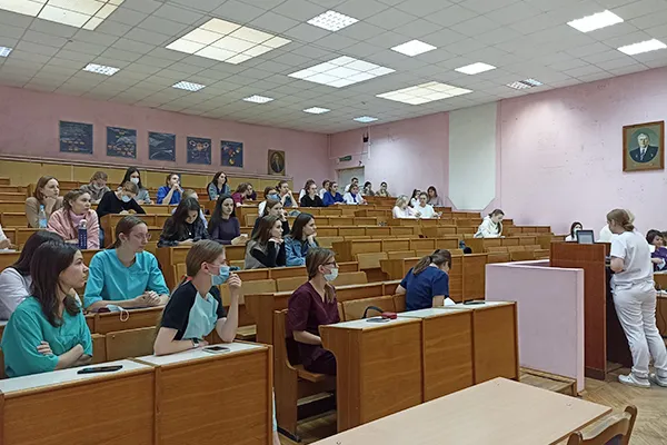 Начинающие акушеры-гинекологи пополнили багаж профессиональных знаний в «Школе молодого специалиста»