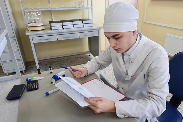 Третьекурсники фармацевтического факультета доказали свою компетентность на олимпиаде по фармацевтической химии