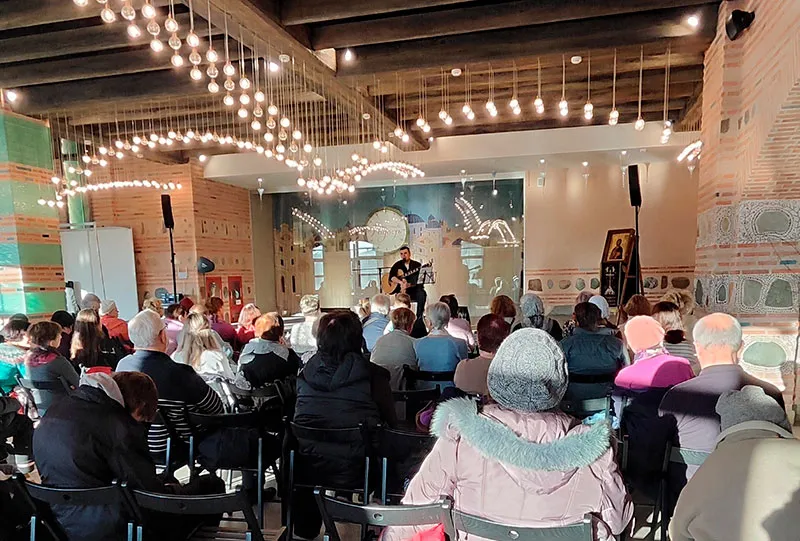 Гитаротерапия на фестивале «Радость»