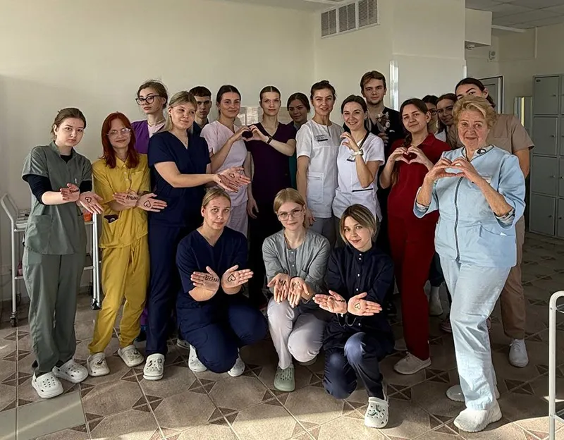 Студенты и преподаватели кафедры консервативной стоматологии поздравили мам с праздником