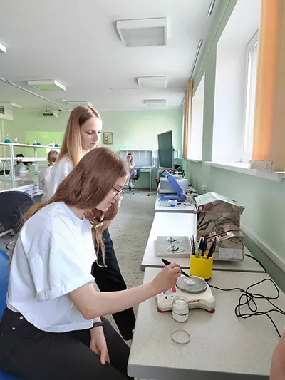 Школьники в гостях у кафедры фармацевтической химии