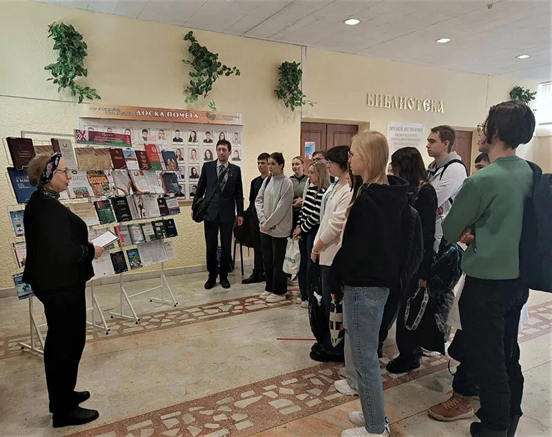 Конституция основывается на суверенном праве белорусского народа определять свою судьбу и быть полноправным субъектом мирового сообщества