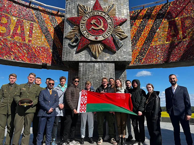 В мемориальном комплексе «Курган Славы» будущие врачи и преподаватели БГМУ почтили память героев Великой Отечественной