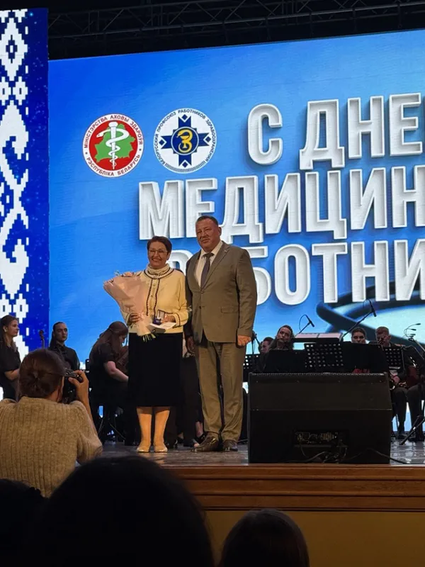 День медицинских работников: заведующий кафедрой Людмила Дедова награждена нагрудным знаком «Ветэран» БПРЗ