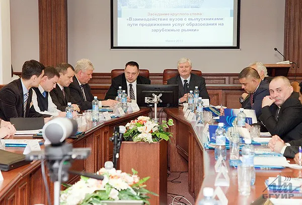 Круглый стол «Взаимодействие вузов с выпускниками: пути продвижения услуг образования на зарубежные рынки»