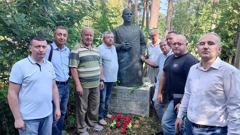 День памяти. Посещение могил сотрудников кафедры