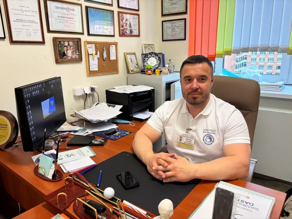 Белорусский хирург-волонтер оперирует детей с дефектами лица по всему миру