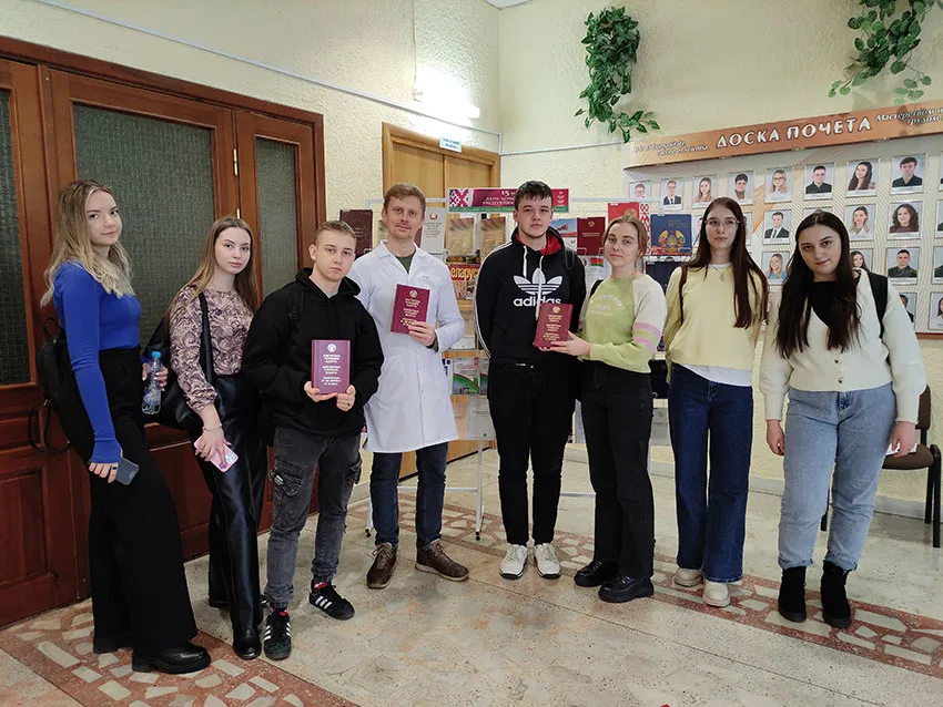 Студенты фармацевтического факультета посетили выставку, посвященную Дню Конституции