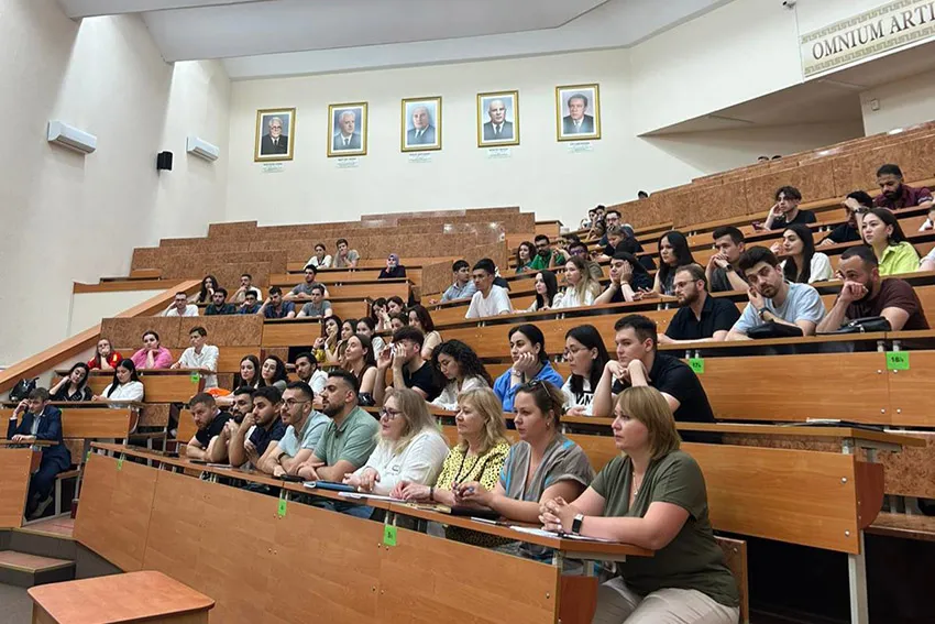 Выпускники медицинского факультета иностранных учащихся обсудили с представителями кафедр БГМУ перспективы обучения в клинической ординатуре