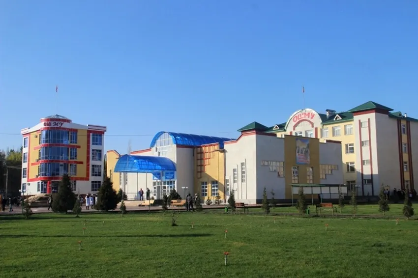 Доктор медицинских наук, профессор Дмитрий Данилов прочитал лекцию на английском языке для студентов международного медицинского факультета Ошского госмедуниверситета