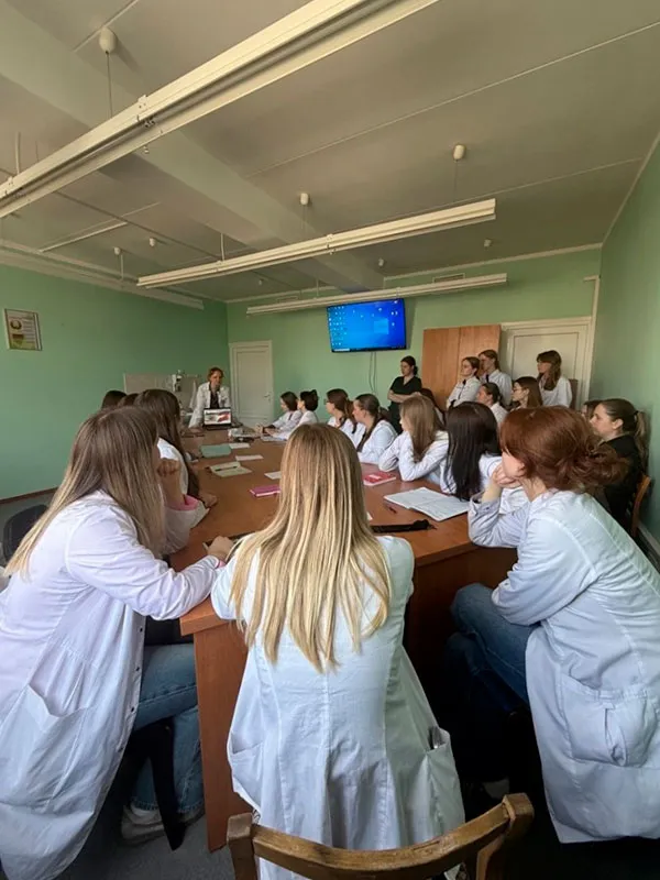 День единения народов Беларуси и России: круглый стол на кафедре детских инфекционных болезней