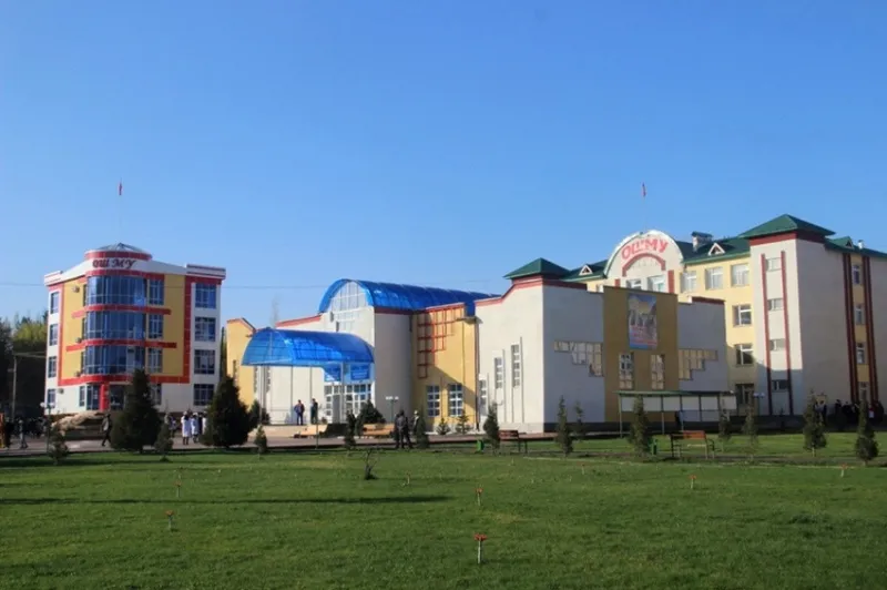 Доктор медицинских наук, профессор Дмитрий Данилов прочитал лекцию на английском языке для студентов международного медицинского факультета Ошского госмедуниверситета