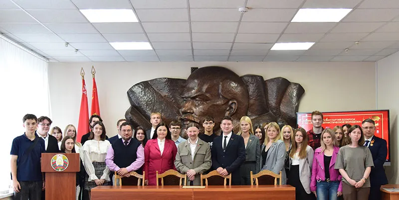 Экскурсия в ЦК КПБ для наших студентов