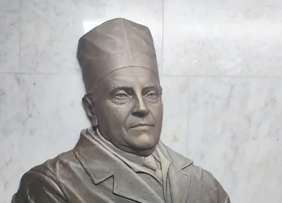 Торжественное открытие барельефа профессору Шотту Александру Владимировичу