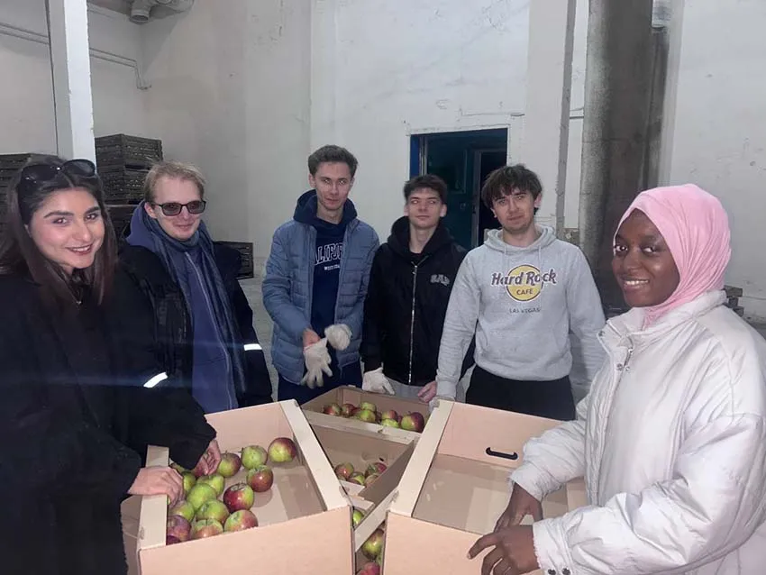 Студенты МФИУ помогают в уборке урожая яблок! 