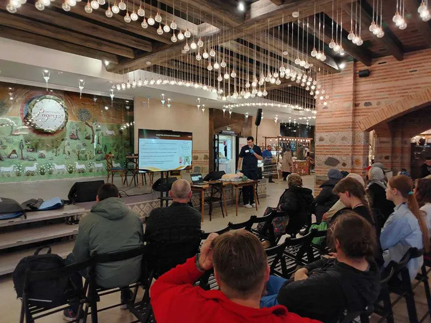 Основы базовой реанимации на православном фестивале "Радость"