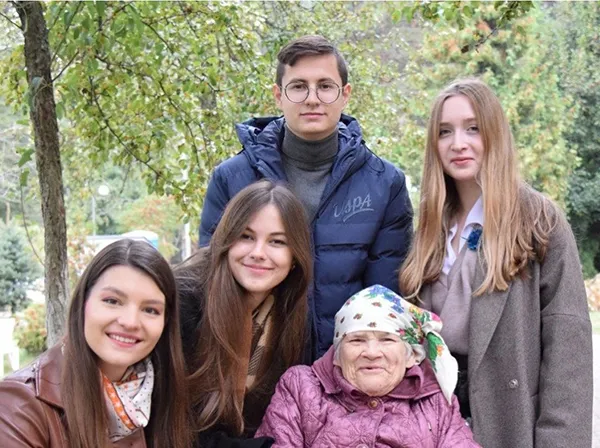 Доброта в каждом сердце: студенты БГМУ подарили тепло и заботу жителям дома-интерната «Родник»