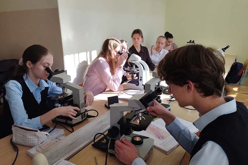 Не просто урок — приглашение в профессию: БГМУ открывает двери будущим врачам