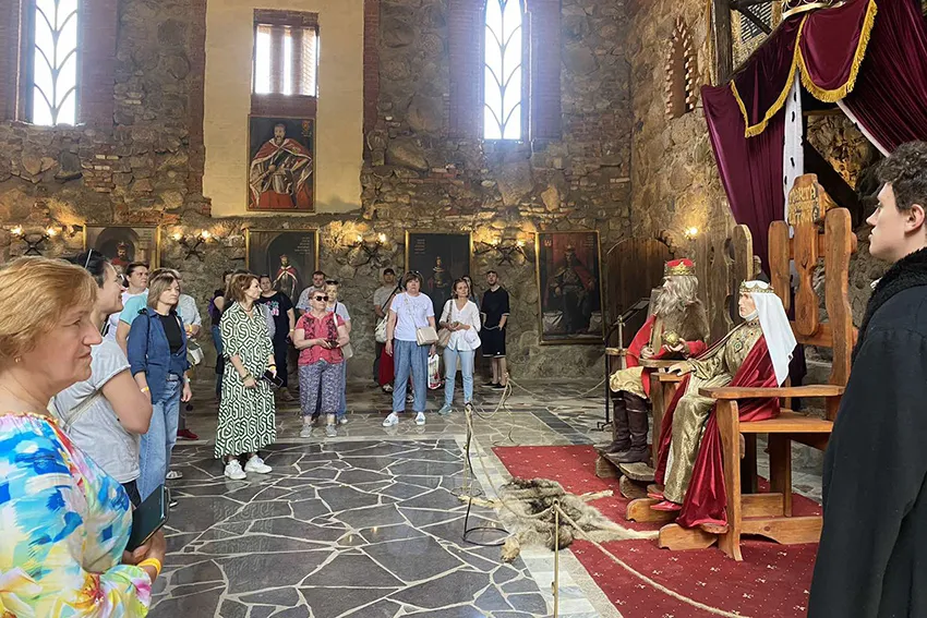 В подарок от профсоюза ко Дню медработников — экскурсия в современное княжество