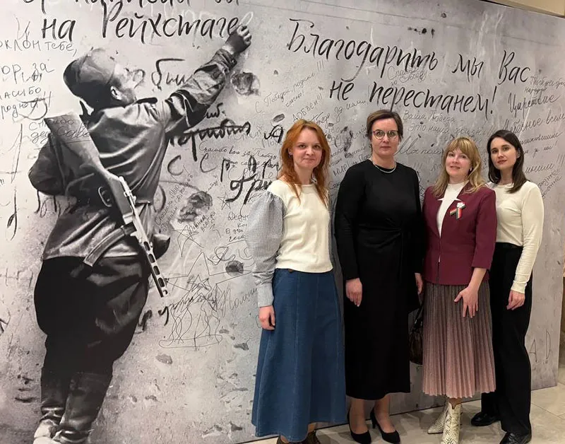 6 мая представители Совета молодых ученых БГМУ и Управления подготовки научных работников высшей квалификации посетили концерт группы «Мотор-Роллер» – «Я написал бы на Рейхстаге…» в культурном центре «Ковчег»