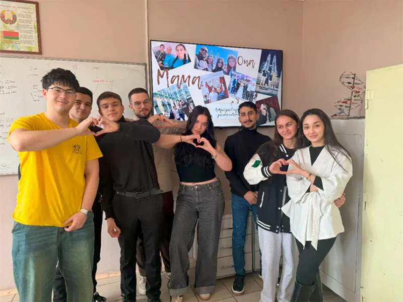 Кураторский час "Неделя родительской любви": тепло семейных историй в международной компании