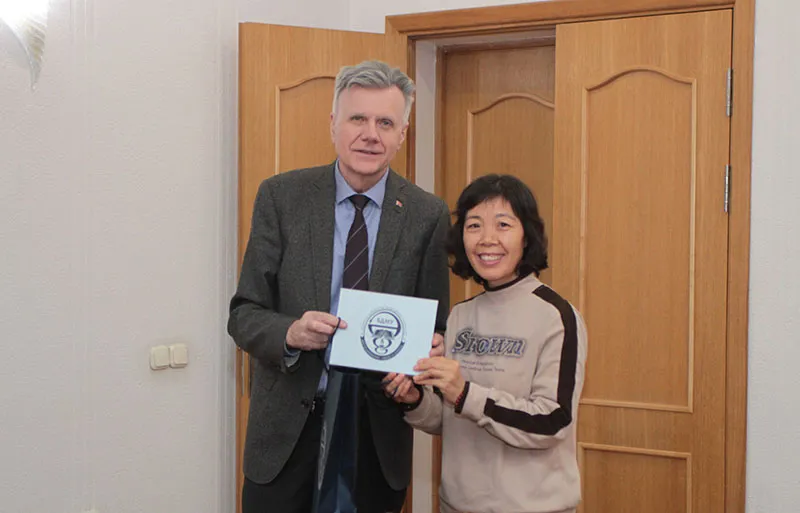 Визит Хэбэйского химико-фармацевтического колледжа и компании-резидента индустриального парка «Великий камень» ООО «СИНОМАЧБЕЛ в БГМУ