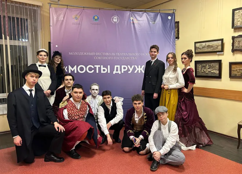 Успехи народного театра «Эскулапы» на международном фестивале в Пскове