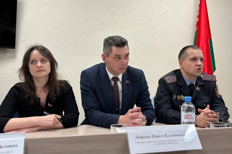 Встреча иностранных студентов в общежитии №9 с представителями инспекции по делам несовершеннолетних и заместителем начальника ОГиМ Московского района г. Минска 