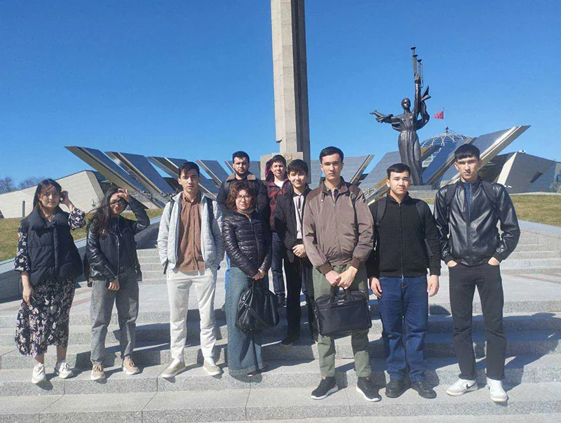 Подвигу народа жить в веках