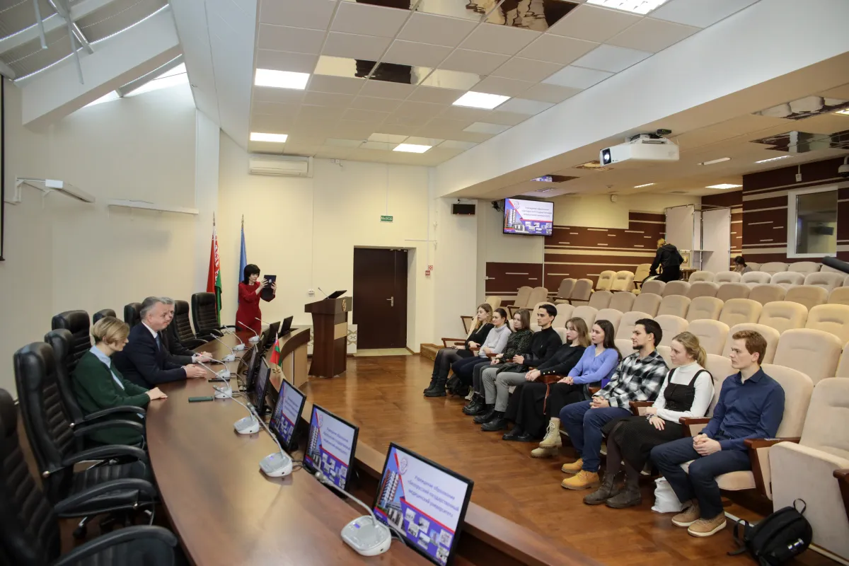 «Зімовая школа» ў вядучым медыцынскім універсітэце Беларусі для будучых урачоў з Санкт-Пецярбурга