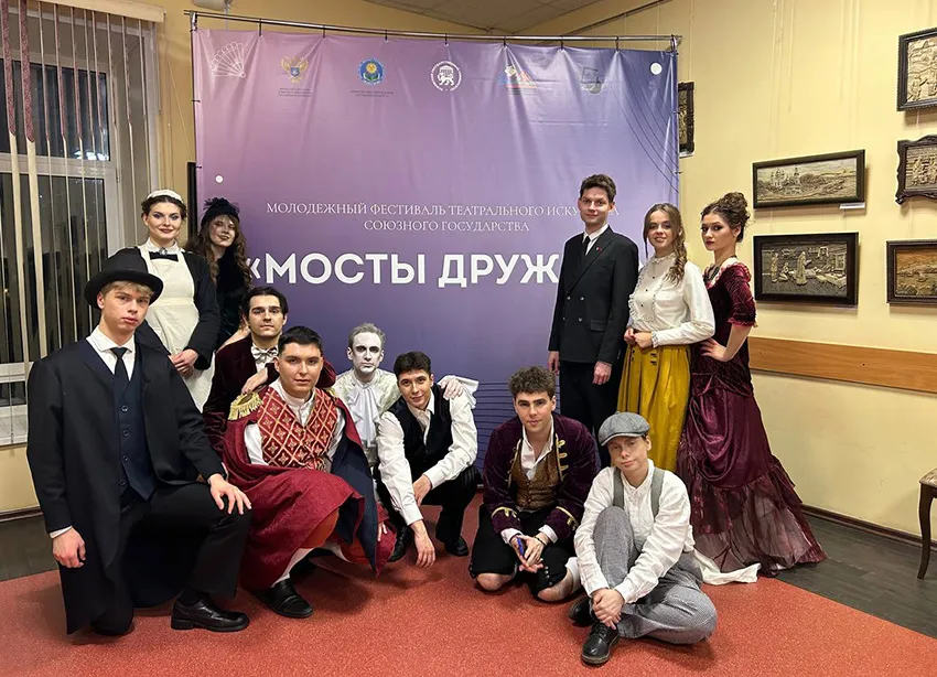 Успехи народного театра «Эскулапы» на международном фестивале в Пскове