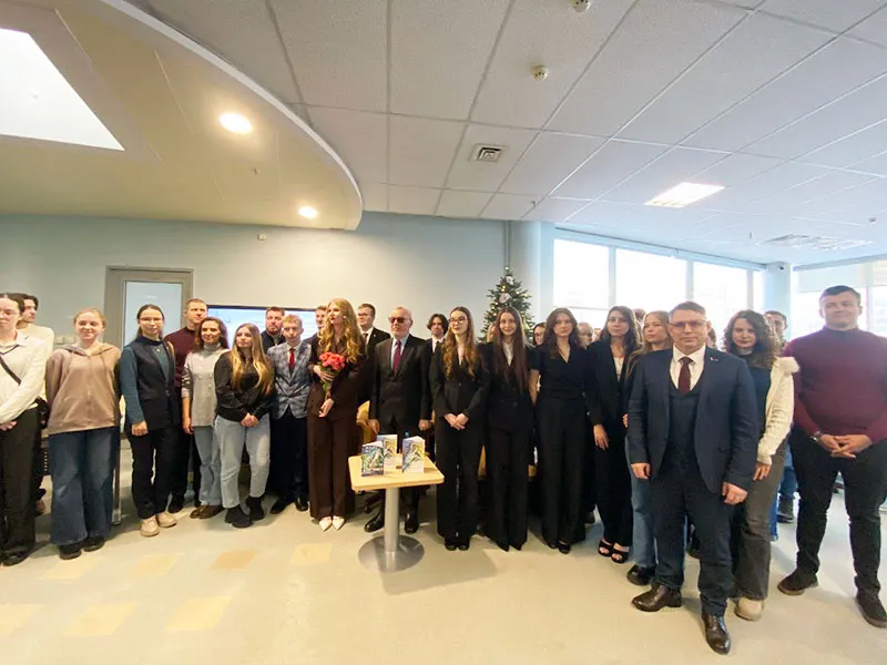 Запіскi юнай хiрургiнi: презентация книги Полины Корневой